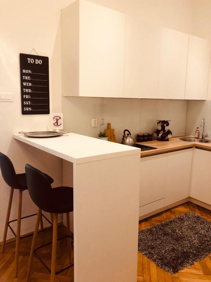 44 Apartment *