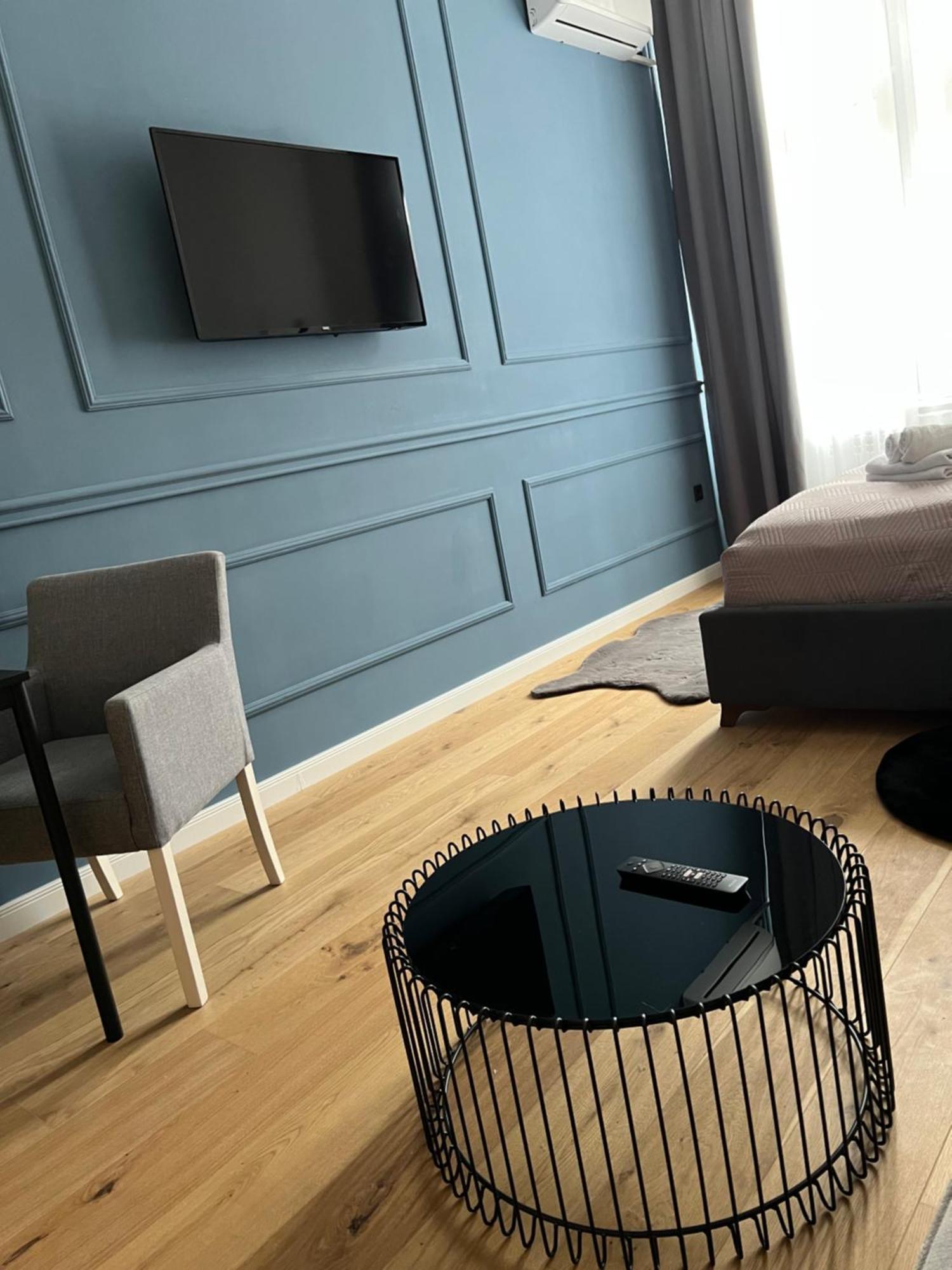44 Apartment *