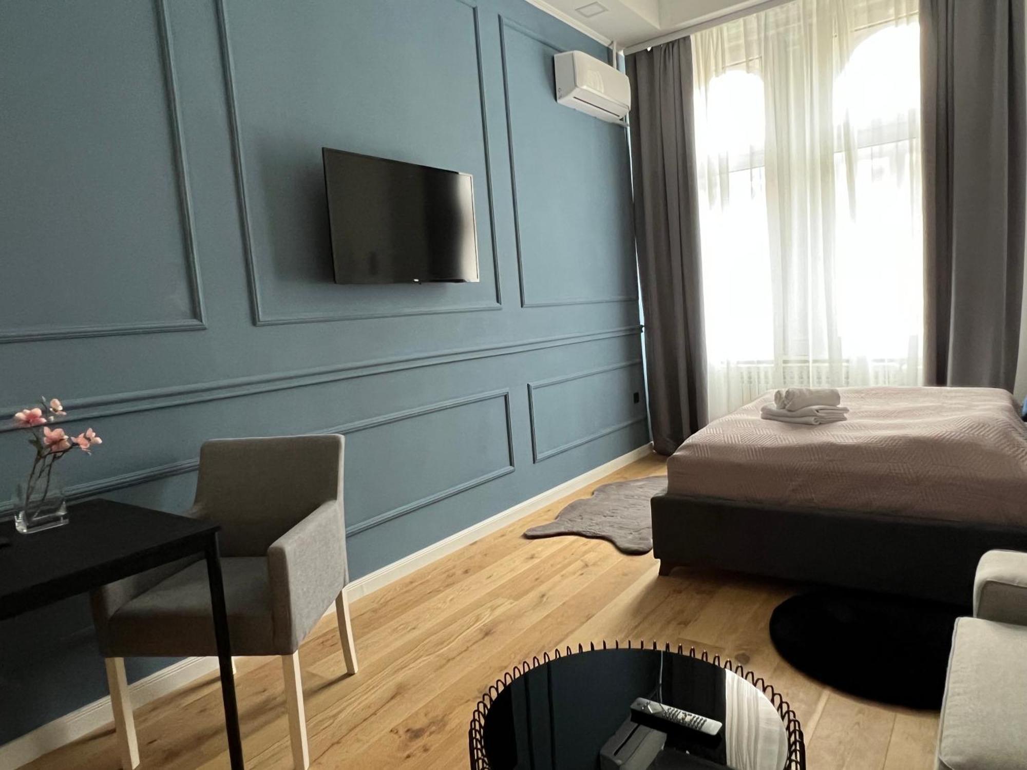 Apartment 44